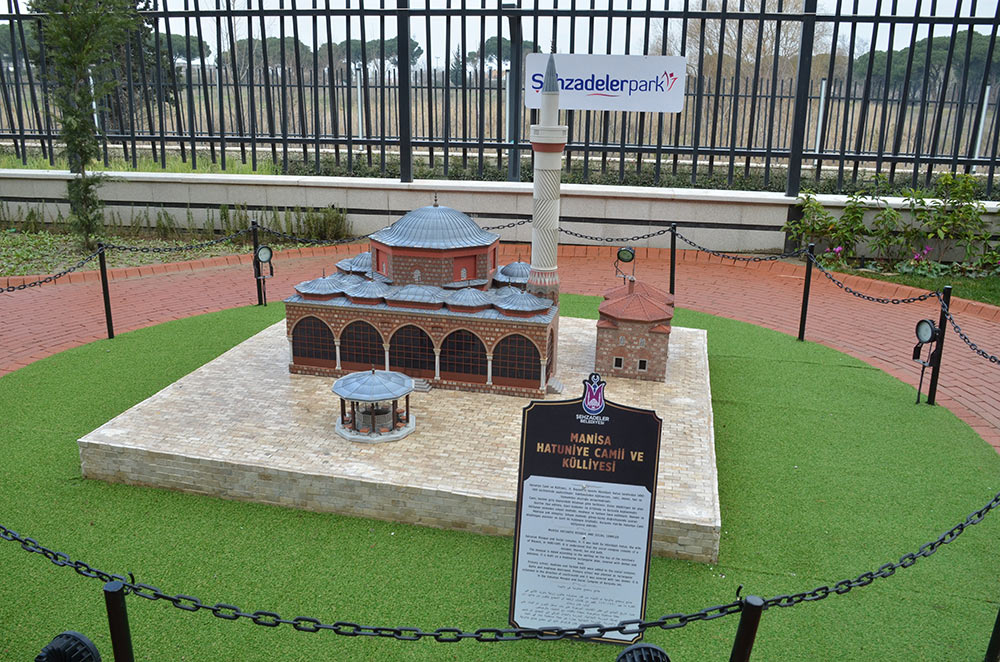 Manisa Hatuniye Camii ve Külliyesi