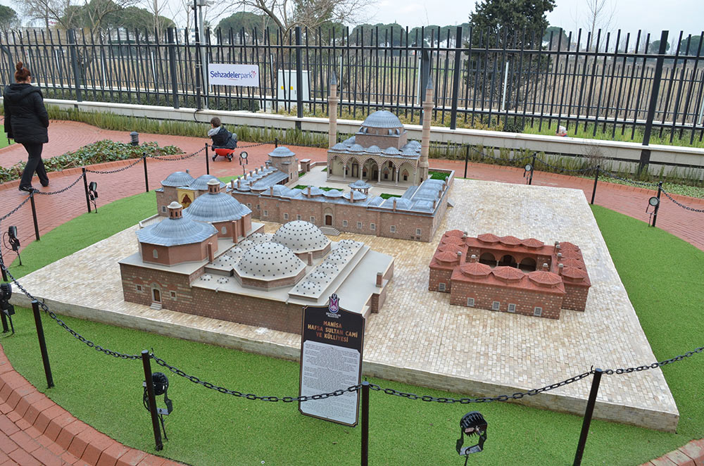 Manisa Hafsa Sultan Camii ve Külliyesi