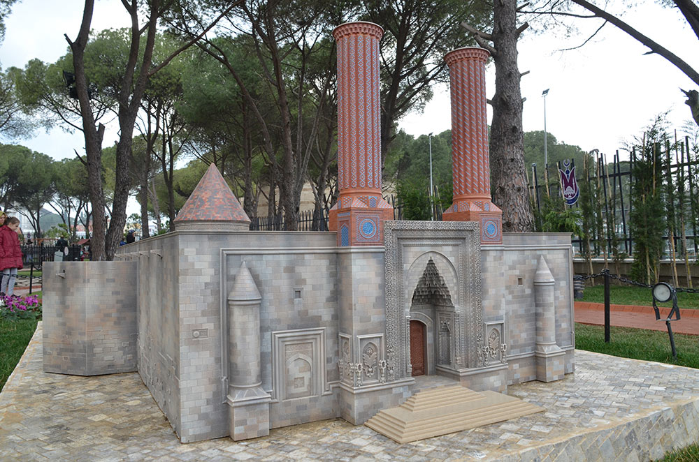 Erzurum Çifte Minareli Medrese 