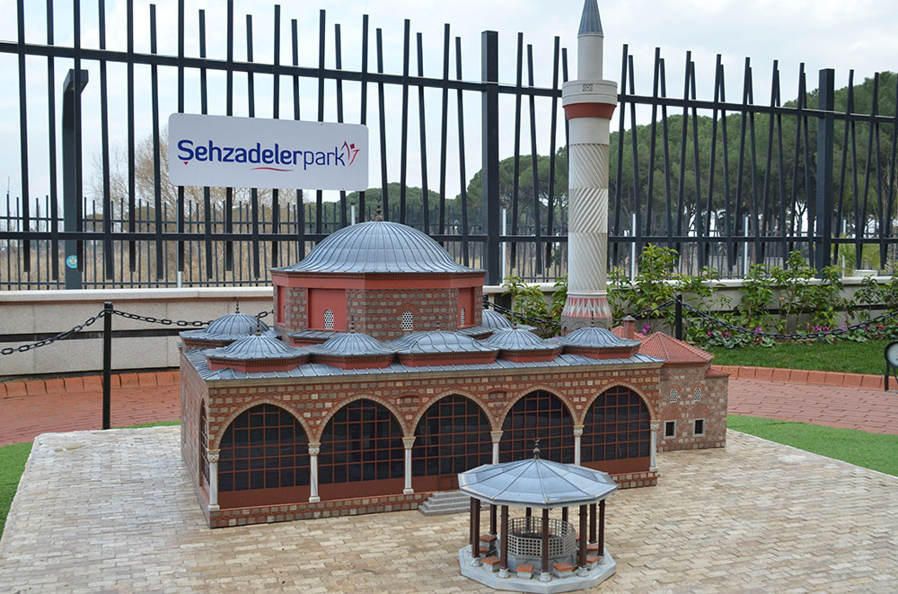 Manisa Hatuniye Camii ve Külliyesi