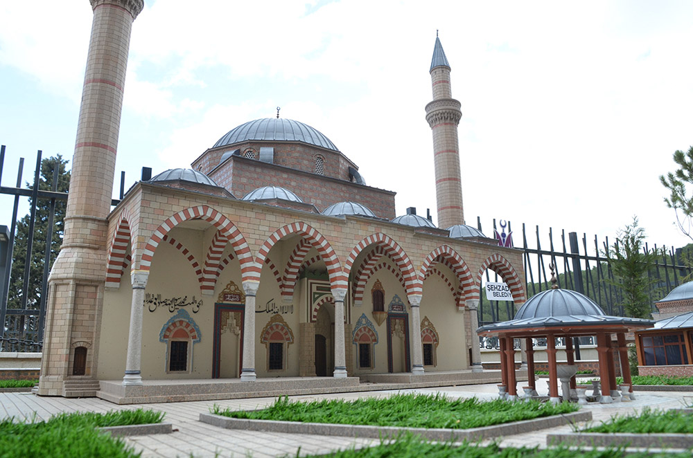 Manisa Hafsa Sultan Camii ve Külliyesi 